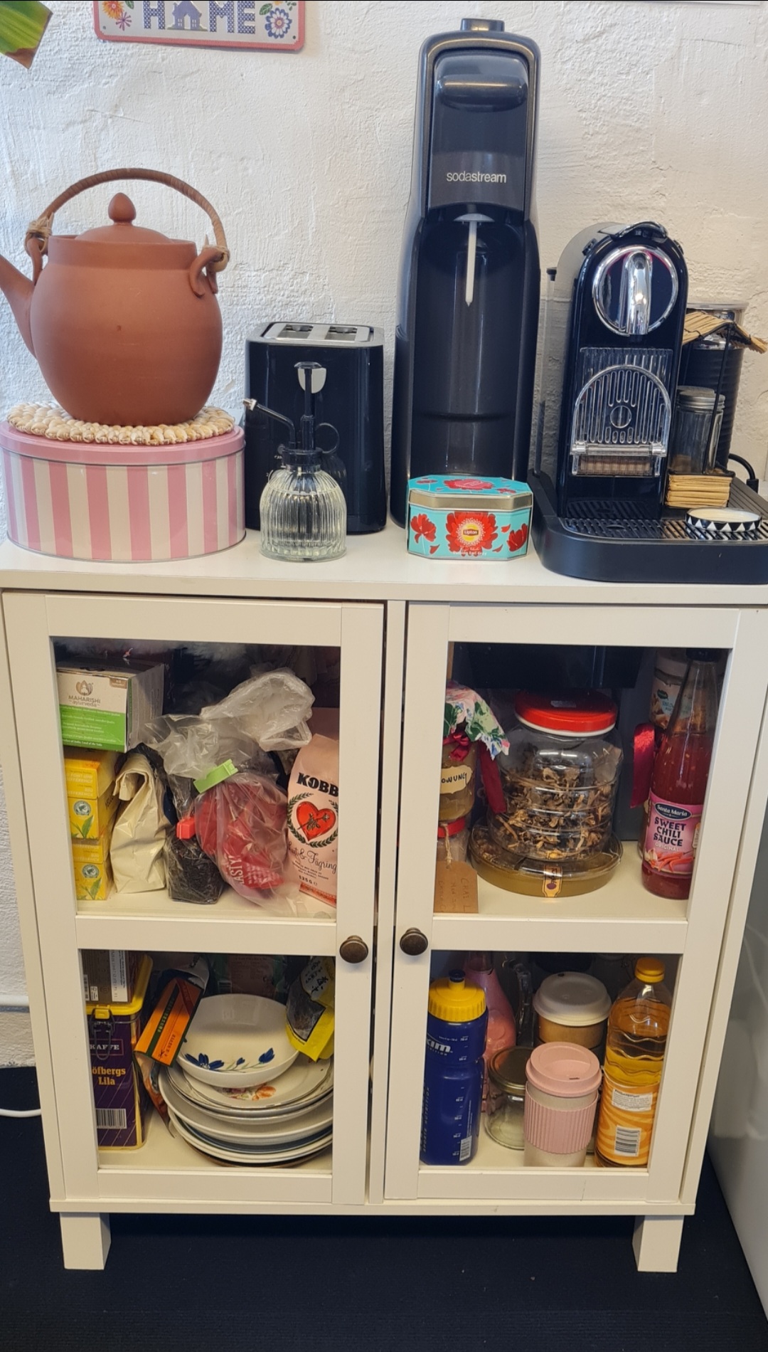 Du bör ha torra varor som kaffe, te, godis och kryddor från Wendelins kaffe för att verkligen få det lantliga stilen.