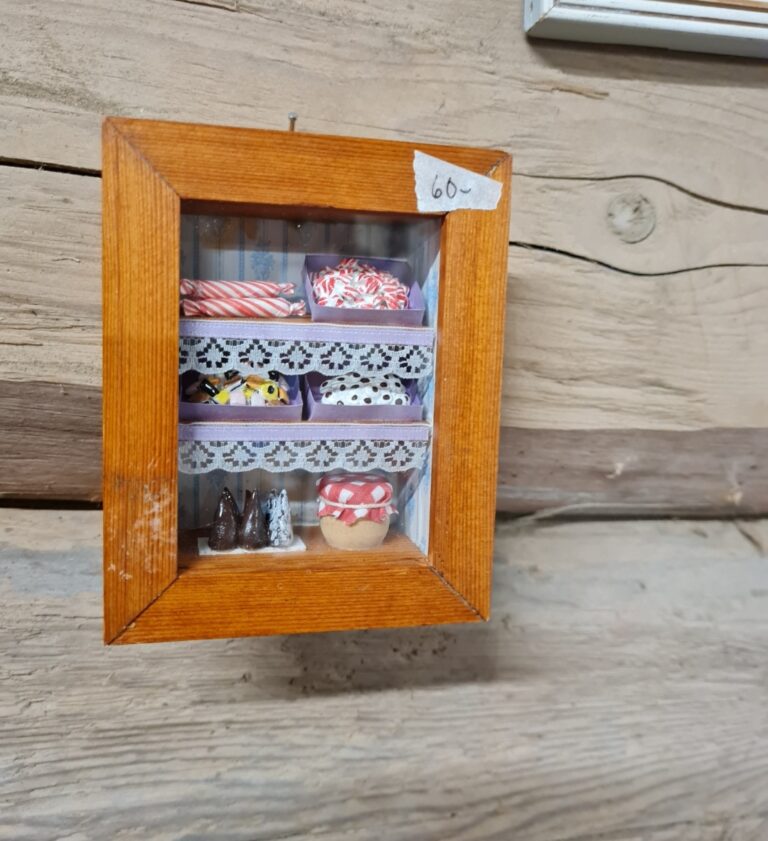 Tittskåp jag hittade på loppis