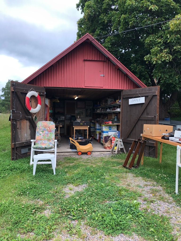 Hur köper man upp dödsbo för att sälja vidare på loppis?